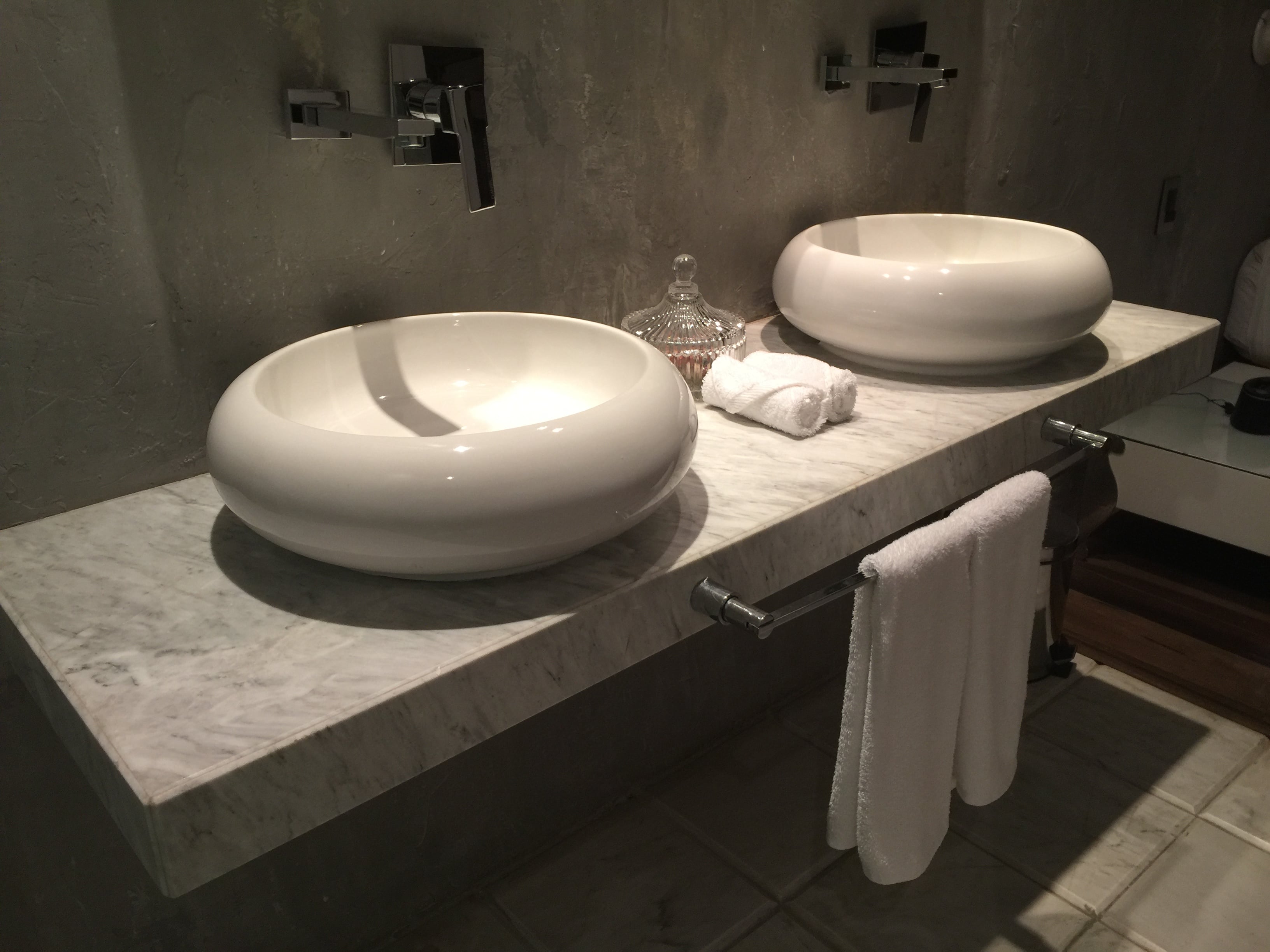 Cubierta de baño en mármol Blanco Bego