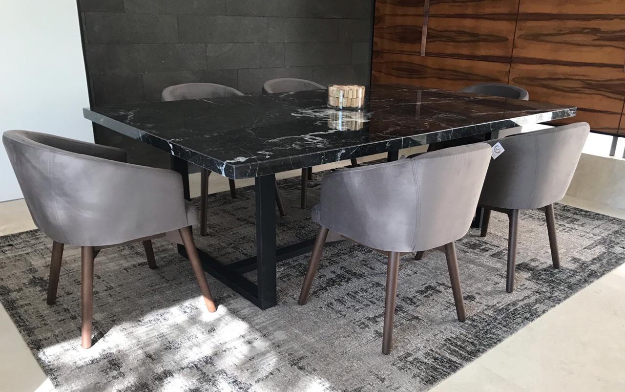 Mesa de mármol negro fabricada en Querétaro