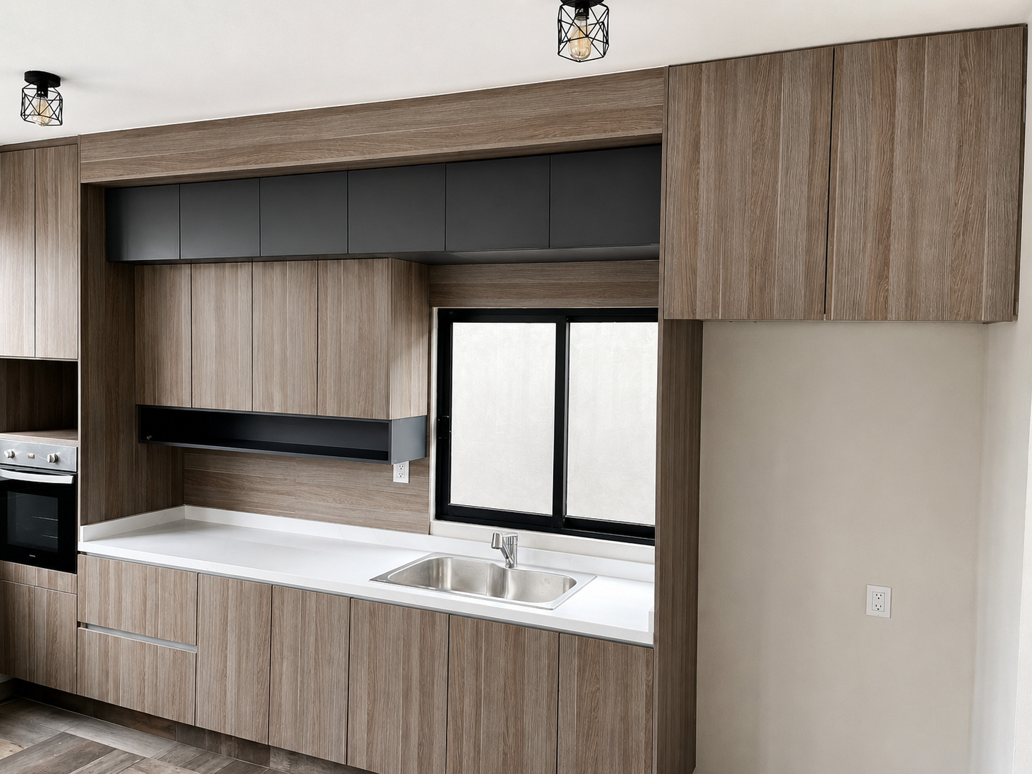 Cocina de melamina roble con cubierta blanca