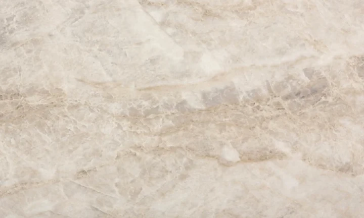 Dekton Arga acabado pulido, beige claro con veta cruzada