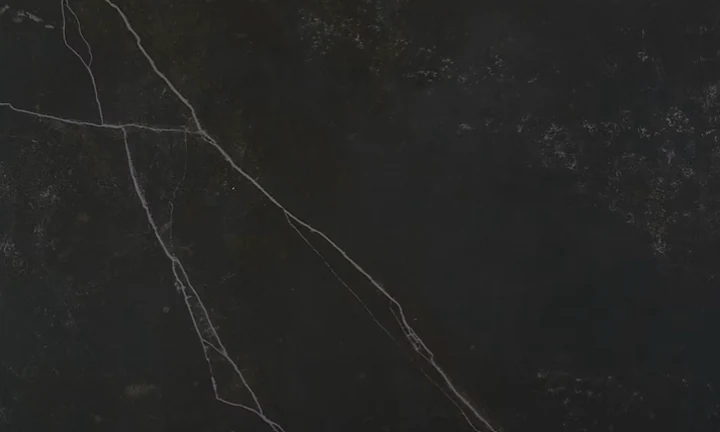 Dekton Kelya acabado mate, travertino claro con poro visible