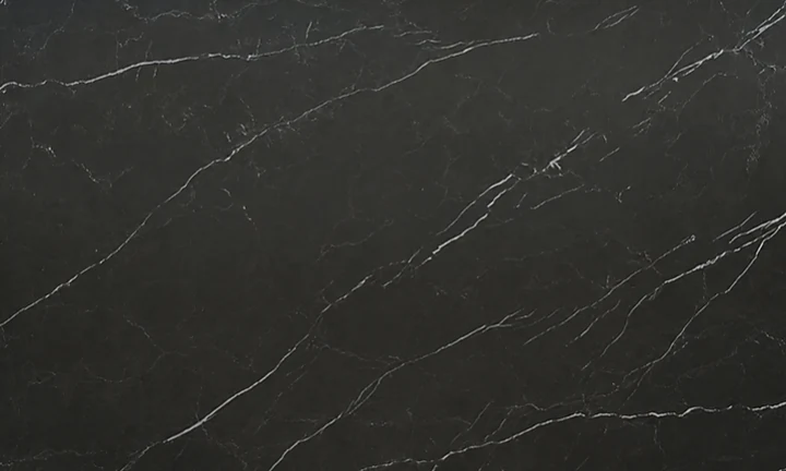 Dekton Markina acabado mate, negro con vetas blancas finas