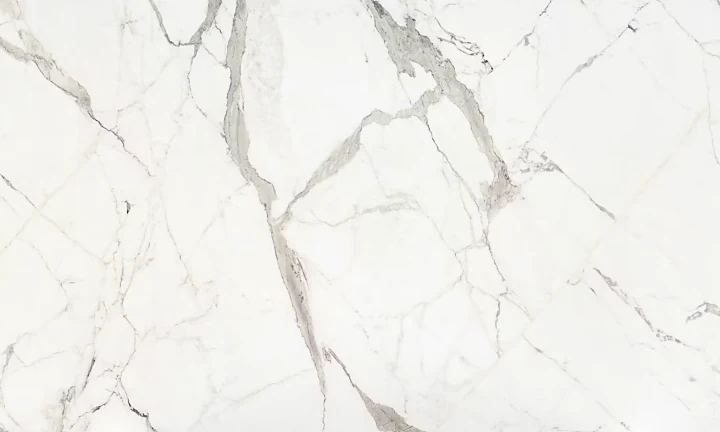 Dekton Vigil acabado pulido, blanco con veta gris ligera