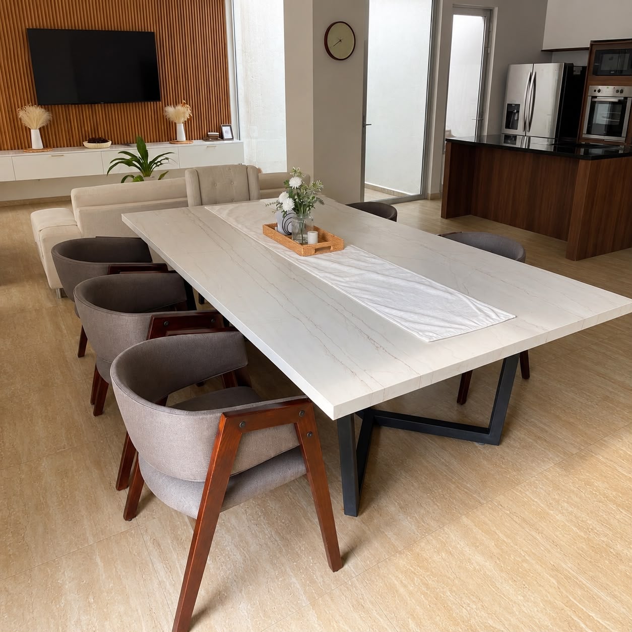 Comedor para ocho personas con cubierta de Dekton Neural Suede